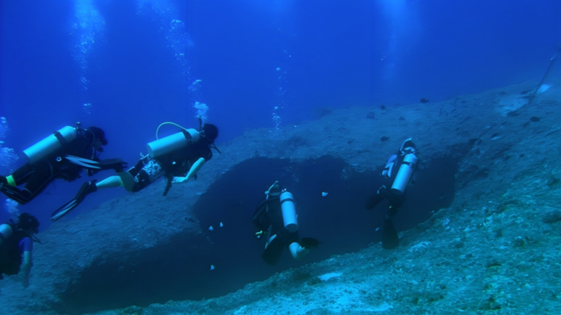 The Great Ocean Sinkhole that has Claimed the Lives of Multiple Divers ...