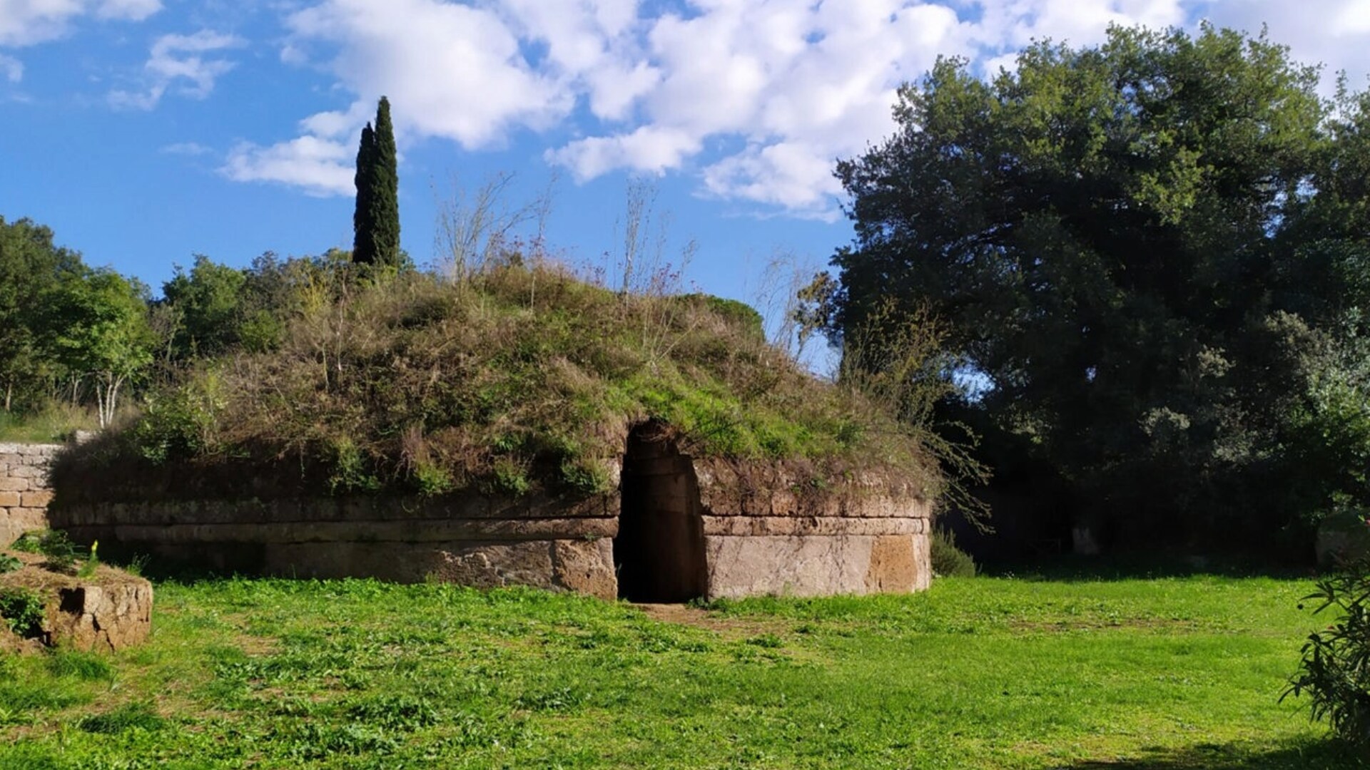 ‘Perfectly Preserved’ 2,500-Year-Old Tomb Discovered At Etruscan Site ...